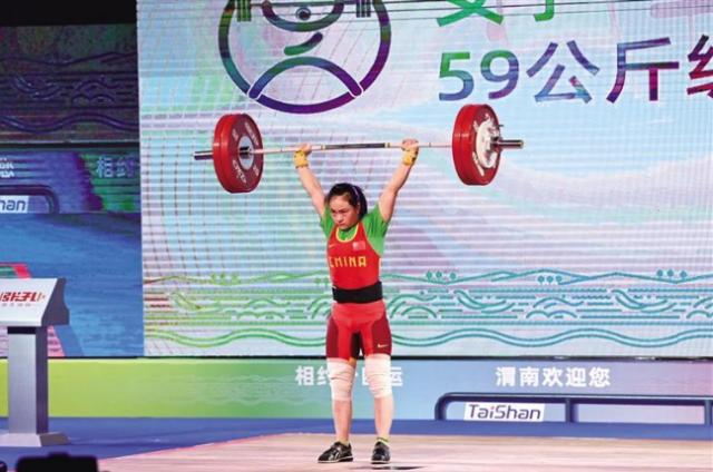 中国举重梦之队再创辉煌：十四运会女子举重6超1平奥运冠军成绩