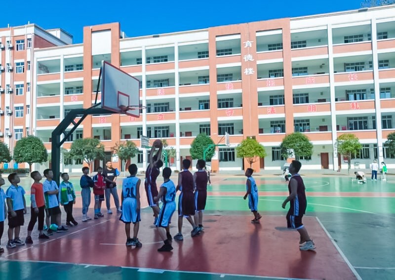 南充十一中附属小学11月13日育德杯首届篮球赛:增强学生体育意识