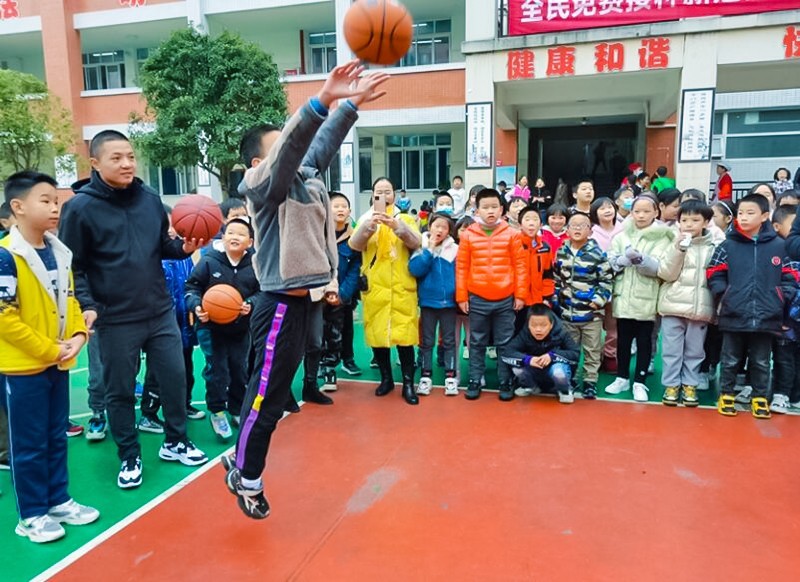 南充篮球水平怎么样_四川南充篮球比赛冠军有哪些_南充篮球队